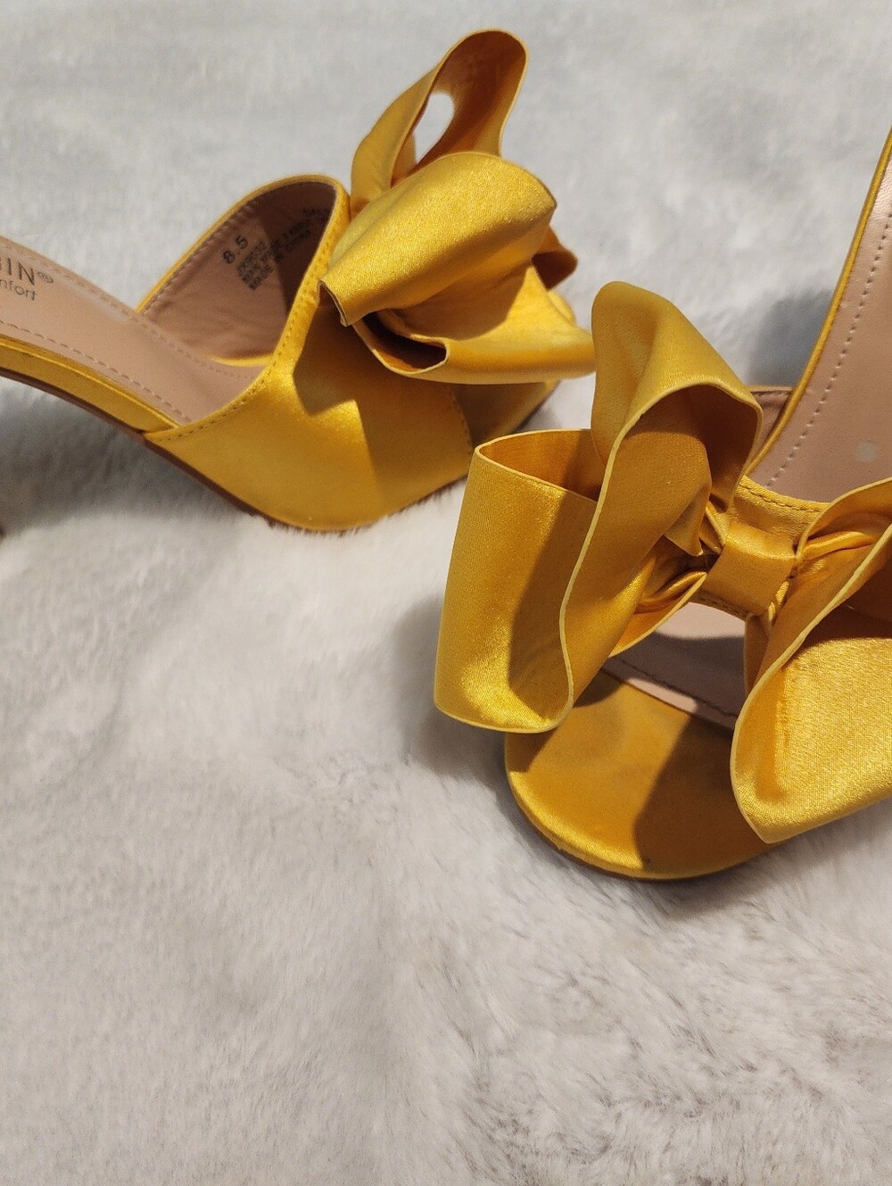 Cape Robbin Yellow Satin Oversized Bow  Gold Beaded Heel Mules | Size 8.5 - Picture 5 of 9